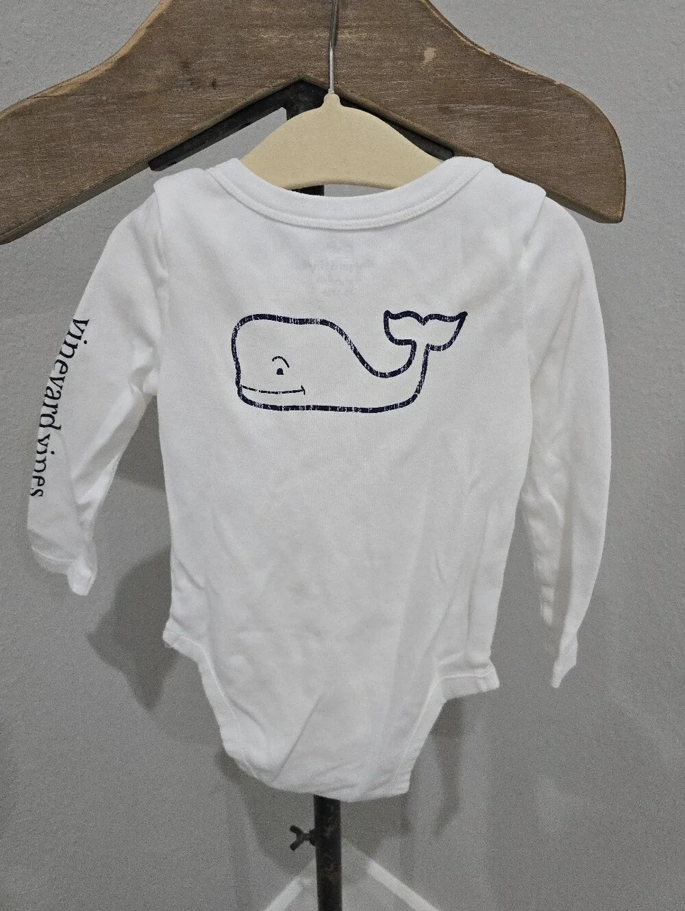 Vineyard Vines White Long Sleeve Whale Bodysuit 12-18 Months